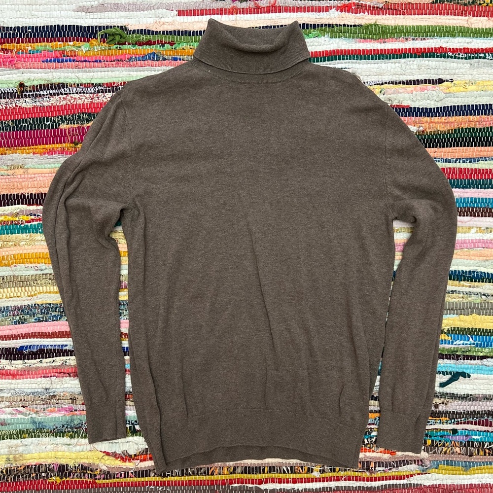 H&M Slim Fit Turtleneck | Brown | Size M